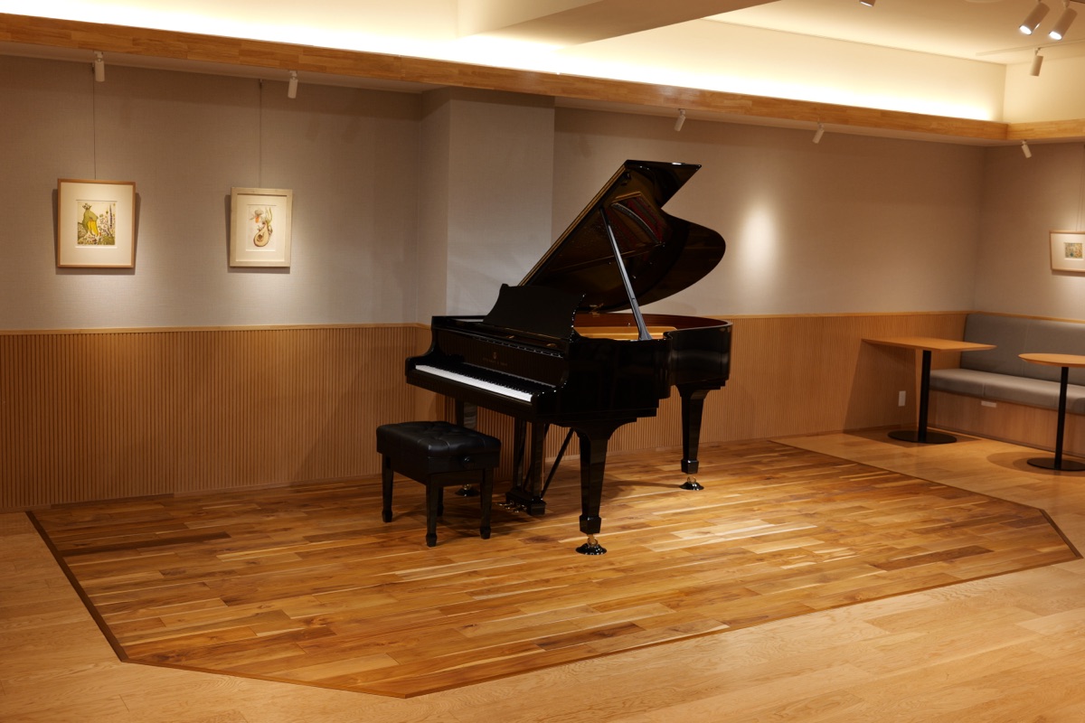 ステージ下手より