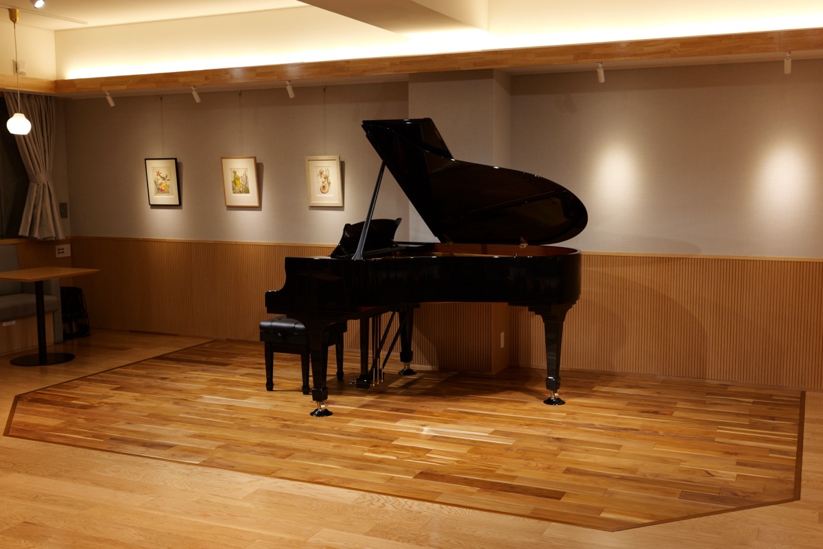 ステージ上手より